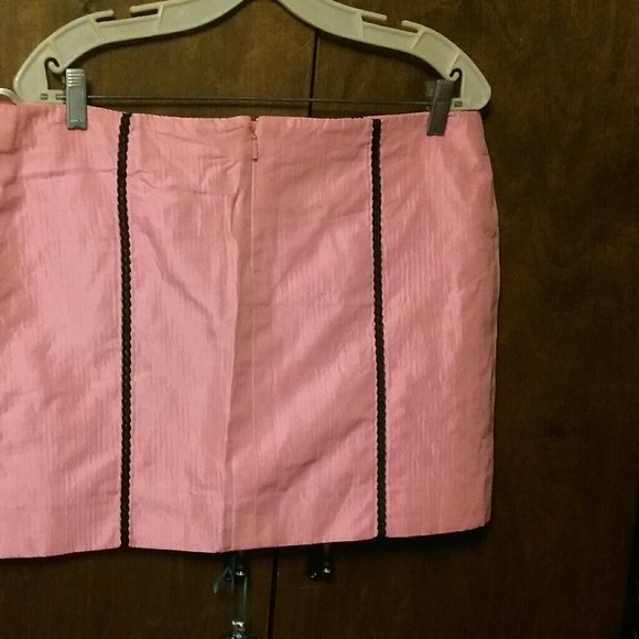 💗HOST PICK💗 NWT VERSACE Pink with Black Detail Skirt - 14 /48 - Picture 4 of 8